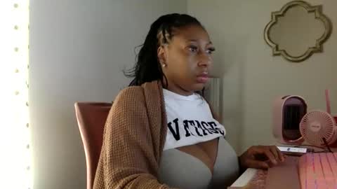 madam_glam online show from April 29, 4:22 pm
