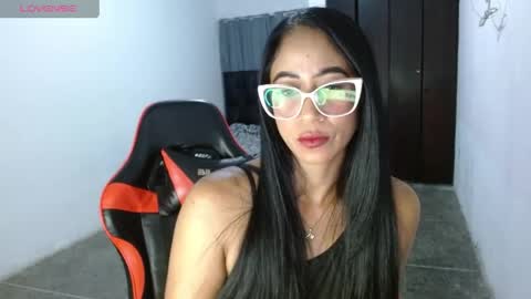 Snapshot of madam_klauss chatting on June 1, 11:23 am EMILY online show from June 1, 11:23 am