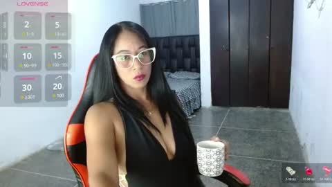 Snapshot of madam_klauss chatting on July 16, 6:52 am EMILY online show from July 16, 6:52 am