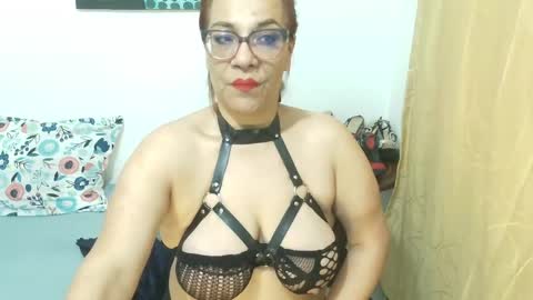 Snapshot of madame_desire_ chatting on May 14, 2:02 pm madame_desire_ online show from May 14, 2:02 pm