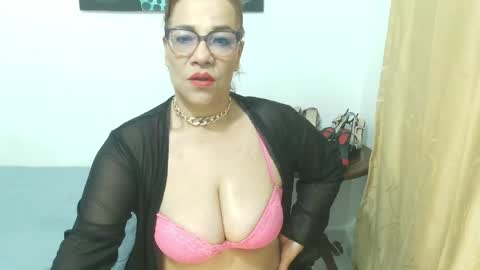 Snapshot of madame_desire_ chatting on May 15, 11:39 am madame_desire_ online show from May 15, 11:39 am
