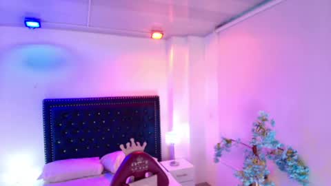 Madame Scarllet  online show from June 4, 11:38 am