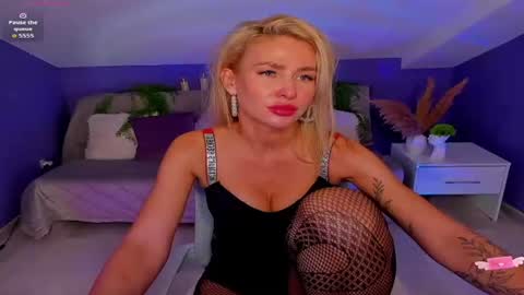 Snapshot of madammilly chatting on November 23, 7:08 am Evelyn online show from November 23, 7:08 am