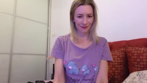 Snapshot of maddalena_ chatting on March 5, 12:16 am Maddalena online show from March 5, 12:16 am