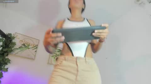 Snapshot of maddie_ray_ chatting on April 24, 11:23 am Maddie Ray online show from April 24, 11:23 am