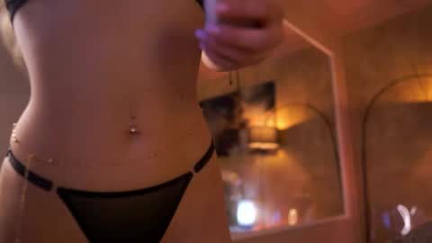 Snapshot of maddiebryggs chatting on May 20, 6:14 pm Maddie online show from May 20, 6:14 pm