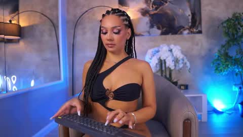Snapshot of maddiebryggs chatting on May 30, 9:50 am Maddie online show from May 30, 9:50 am