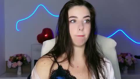 maddieperezz online show from June 25, 8:46 pm