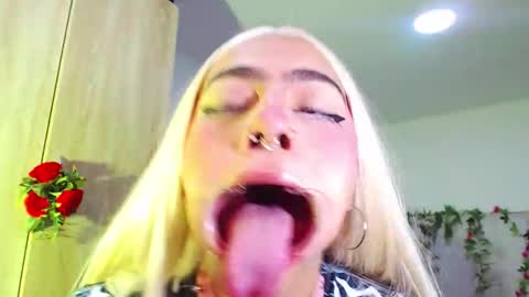 maddiie and clyde online show from November 2, 11:34 am