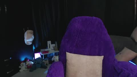 Snapshot of maddiie_and_clyde chatting on May 17, 6:37 pm maddiie and clyde online show from May 17, 6:37 pm