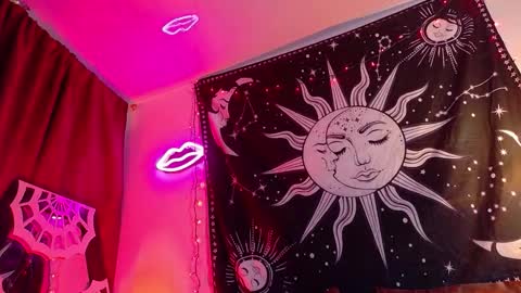 Snapshot of maddilust chatting on March 5, 1:51 pm Miss Lust online show from March 5, 1:51 pm