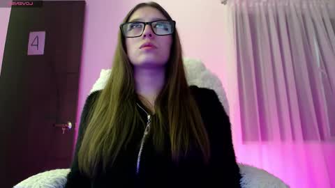 Maddy UwU online show from September 9, 12:37 pm