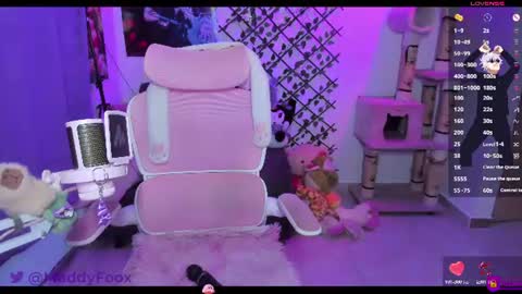 Maddy Foox online show from June 19, 11:19 pm