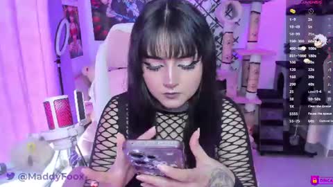 Maddy Foox online show from July 12, 10:45 pm