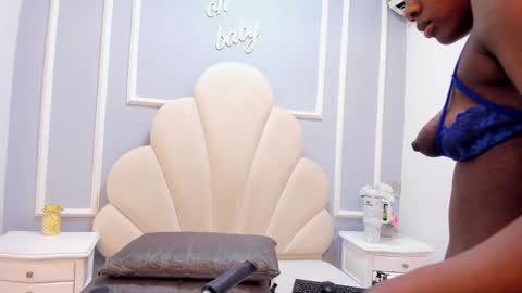 Snapshot of maddyjohnsonn chatting on January 15, 11:43 am maddyjohnsonn online show from January 15, 11:43 am