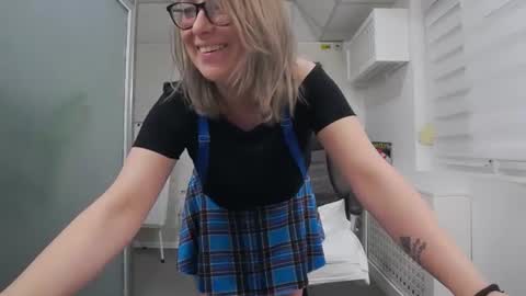 Maddy online show from June 15, 1:46 pm