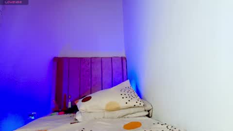 Maddy  online show from June 25, 4:23 am