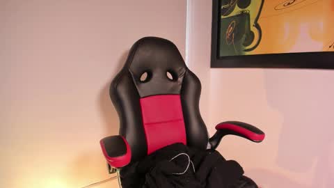 Snapshot of madelaine_blosson chatting on November 11, 2:50 pm Madelaine online show from November 11, 2:50 pm