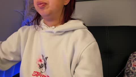 Snapshot of madelaine_blosson chatting on May 7, 10:31 am Madelaine online show from May 7, 10:31 am