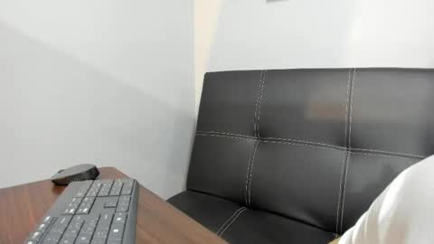 Snapshot of madelaine_blosson chatting on May 20, 10:21 am Madelaine online show from May 20, 10:21 am