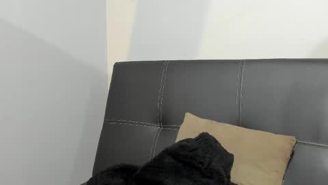 Snapshot of madelaine_blosson chatting on May 22, 11:05 am Madelaine online show from May 22, 11:05 am