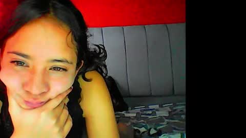 Snapshot of madelainee_buk chatting on December 18, 4:17 pm Buk online show from December 18, 4:17 pm