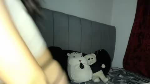 Snapshot of madelainee_buk chatting on February 4, 2:49 am Buk online show from February 4, 2:49 am