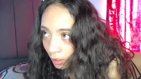 Snapshot of madelainee_buk chatting on February 19, 7:59 pm Buk online show from February 19, 7:59 pm