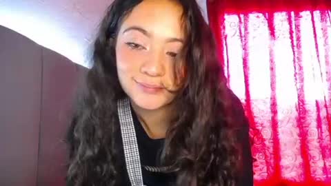 Snapshot of madelainee_buk chatting on March 10, 9:18 pm Buk online show from March 10, 9:18 pm