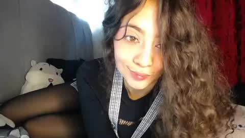 Snapshot of madelainee_buk chatting on March 11, 12:22 am Buk online show from March 11, 12:22 am