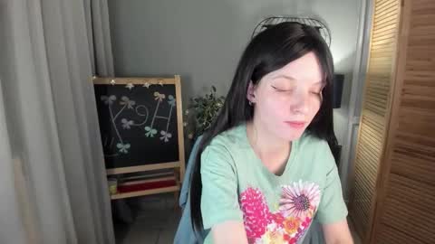 Snapshot of madelaines chatting on November 26, 9:21 am madelaines online show from November 26, 9:21 am