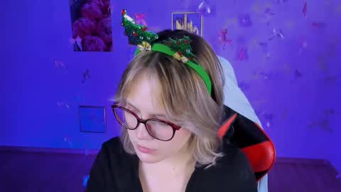 Madeline online show from November 30, 1:48 pm