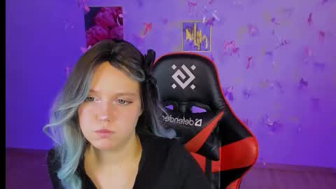 Madeline online show from December 4, 8:39 pm