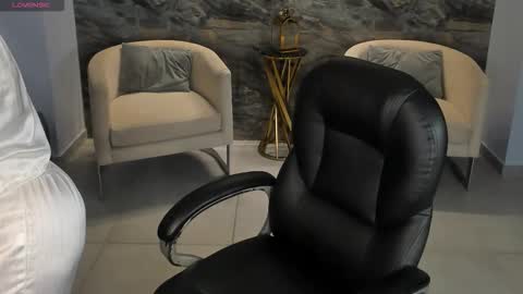 Snapshot of madelinefox_ chatting on January 6, 8:07 am Madeline online show from January 6, 8:07 am