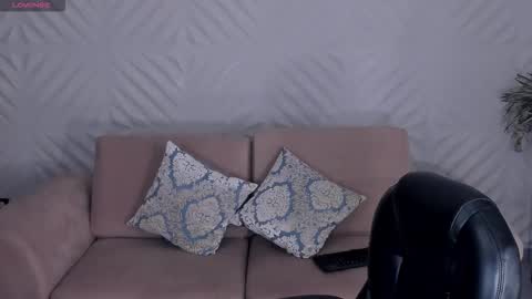 Snapshot of madelinefox_ chatting on January 13, 8:41 am Madeline online show from January 13, 8:41 am