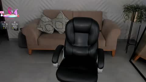 Snapshot of madelinefox_ chatting on March 6, 7:05 am Madeline online show from March 6, 7:05 am