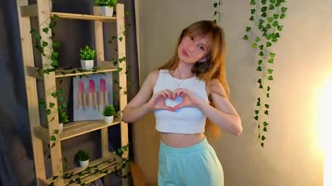 Hey Hey my name Victoria online show from May 6, 5:29 pm