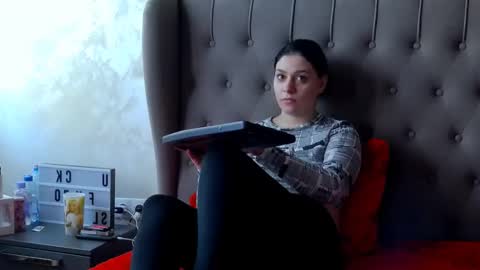 Snapshot of madelynvelure chatting on December 15, 10:08 am madelynvelure online show from December 15, 10:08 am