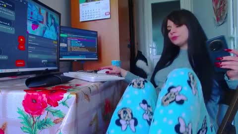 Snapshot of madelynvelure chatting on April 9, 11:26 am madelynvelure online show from April 9, 11:26 am
