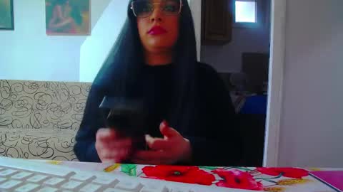 Snapshot of madelynvelure chatting on April 10, 9:36 am madelynvelure online show from April 10, 9:36 am