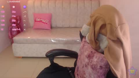 Snapshot of madhison_klain_s chatting on May 13, 8:27 pm Madhison online show from May 13, 8:27 pm