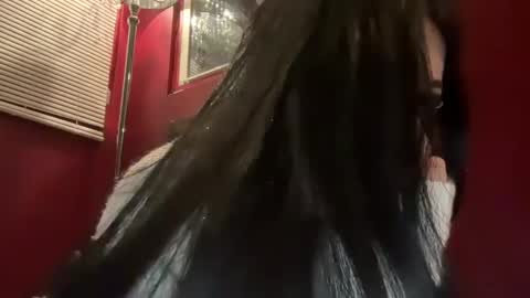 Snapshot of madibaby999 chatting on December 7, 4:20 am madibaby999 online show from December 7, 4:20 am