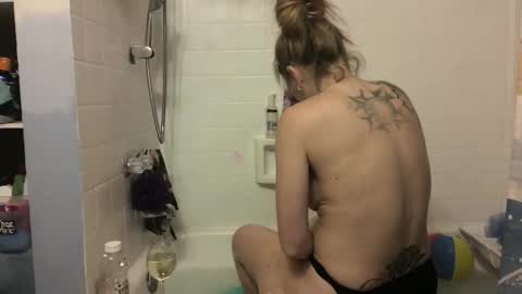 Madie Ray online show from April 27, 2:42 am