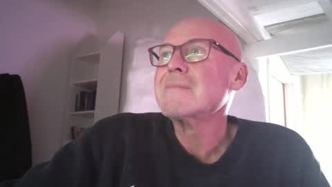 Snapshot of madio1187940 chatting on November 24, 12:16 pm madio1187940 online show from November 24, 12:16 pm