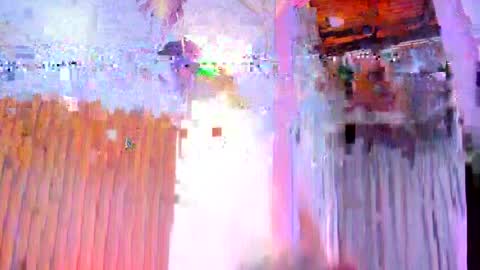 Snapshot of madison_diaz1 chatting on May 13, 12:35 pm Madi online show from May 13, 12:35 pm