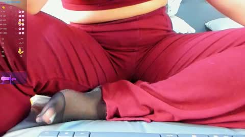 Snapshot of madison_milan chatting on November 13, 1:37 am online show from November 13, 1:37 am