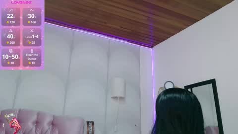 madison_oli online show from November 7, 12:05 pm