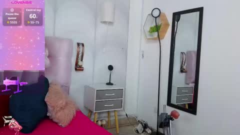 madison_oli online show from December 2, 4:24 pm