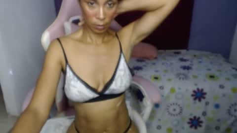 Snapshot of madison_tits chatting on July 16, 9:21 pm madison_tits online show from July 16, 9:21 pm