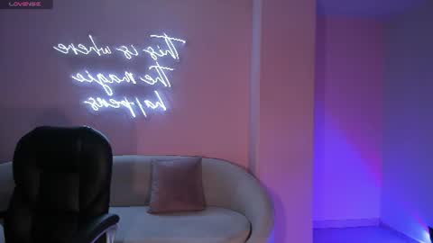 Snapshot of madisonkane chatting on July 18, 11:03 am Madison Kane online show from July 18, 11:03 am
